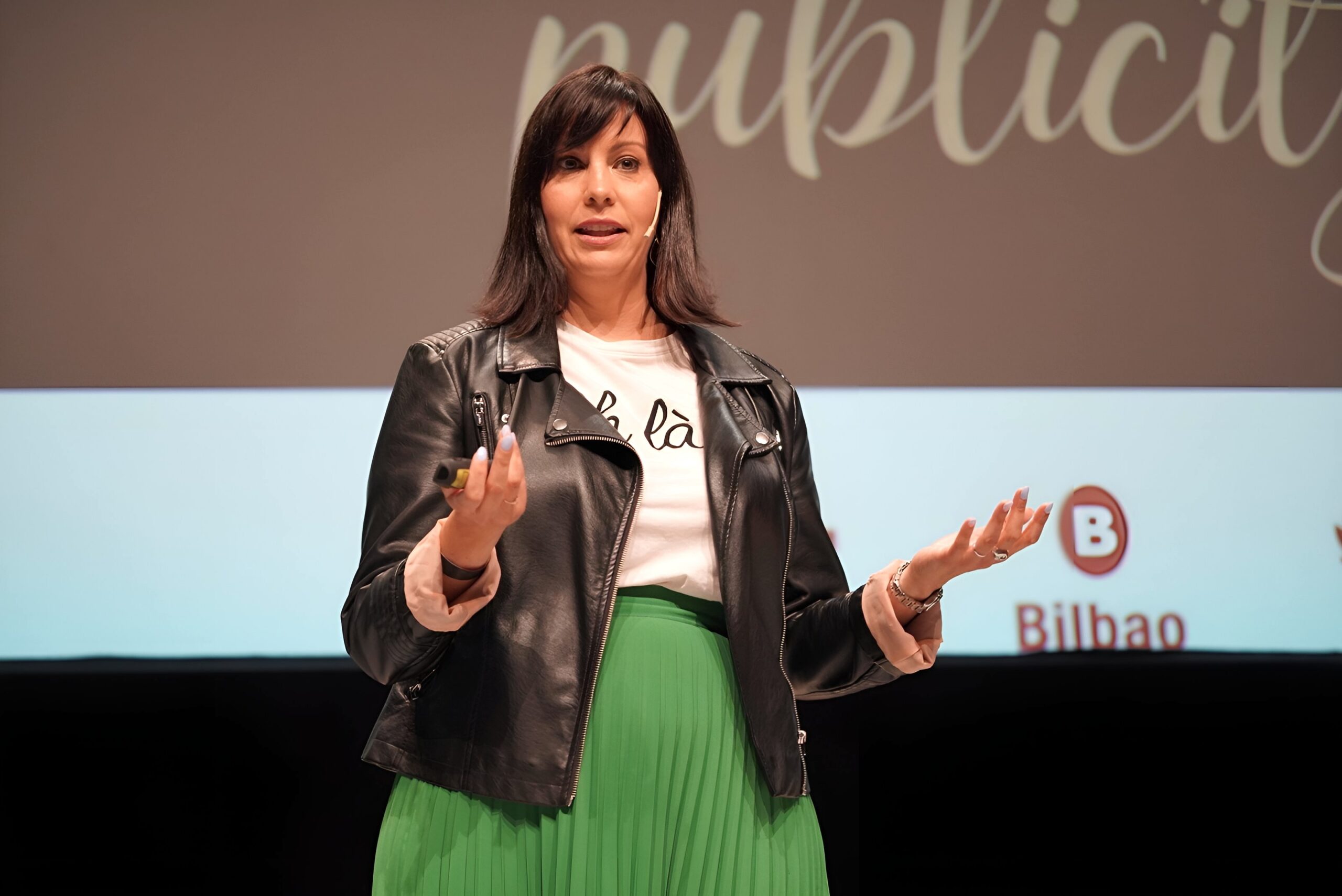 Clara Montesinos en una conferencia en Innova Bilbao